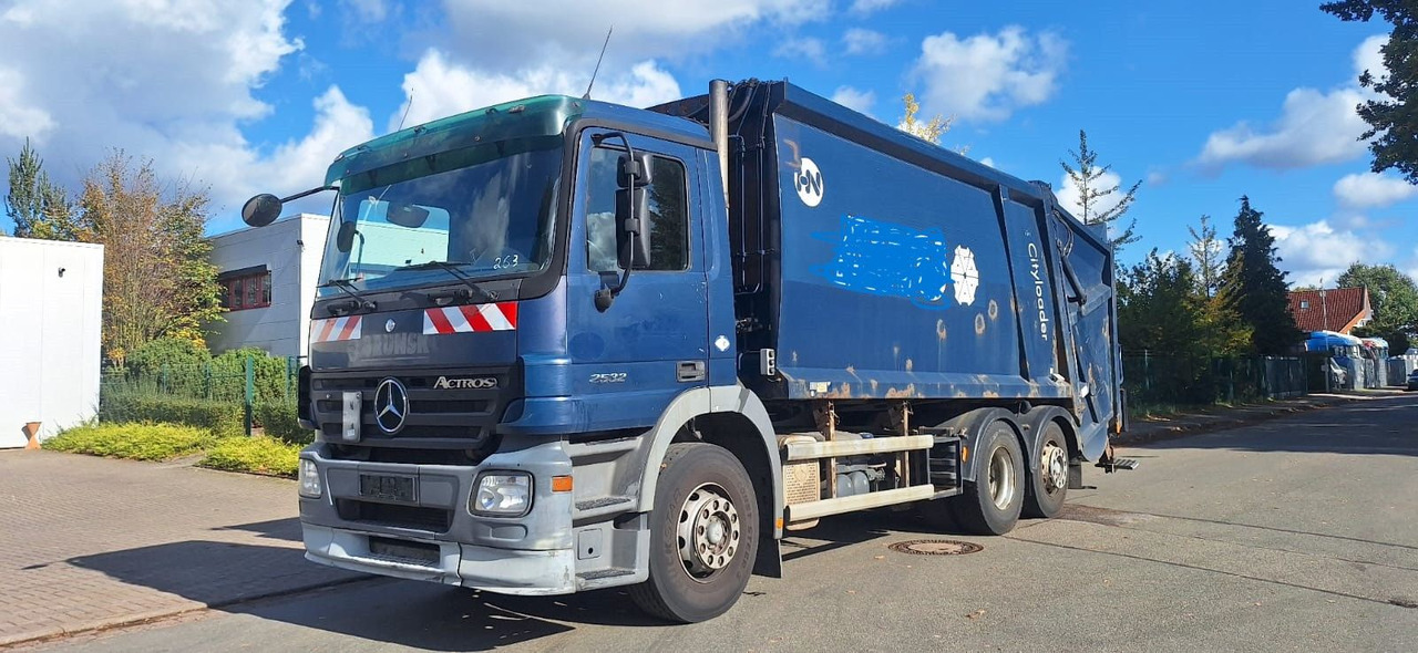Mercedes-Benz 2632 Müllwgen 6x2 M.Haus Blatt/Luft - Szemetesautó: 1 kép. Mercedes-Benz 2632 Müllwgen 6x2 M.Haus Blatt/Luft - Szemetesautó: 1 kép.