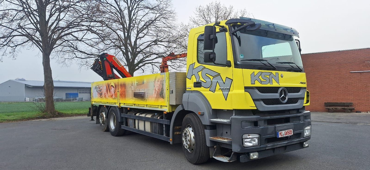 Mercedes-Benz 2636 Axor 3-Achser 6x2 mit Kran PK14002+Funk - Platós teherautó, Darus autó: 1 kép. Mercedes-Benz 2636 Axor 3-Achser 6x2 mit Kran PK14002+Funk - Platós teherautó, Darus autó: 1 kép.