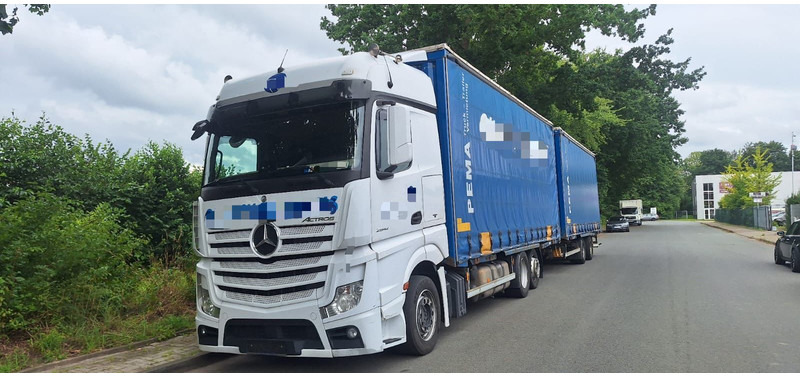 Mercedes-Benz 2642 BDF - Ponyvás teherautó: 3 kép. Mercedes-Benz 2642 BDF - Ponyvás teherautó: 3 kép.
