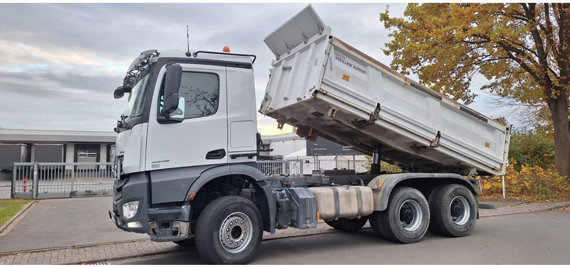 Mercedes-Benz 2648 3348 - Billenőplatós teherautó: 3 kép. Mercedes-Benz 2648 3348 - Billenőplatós teherautó: 3 kép.