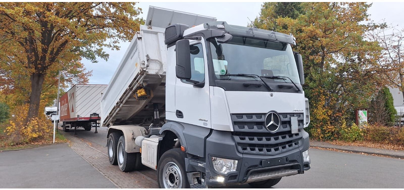 Mercedes-Benz 2648 3348 - Billenőplatós teherautó: 1 kép. Mercedes-Benz 2648 3348 - Billenőplatós teherautó: 1 kép.