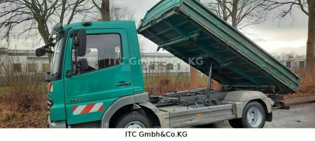Mercedes-Benz 822 K 4x2 Kipper AHK Diff/Sperre - Billenőplatós kisteherautó: 2 kép. Mercedes-Benz 822 K 4x2 Kipper AHK Diff/Sperre - Billenőplatós kisteherautó: 2 kép.