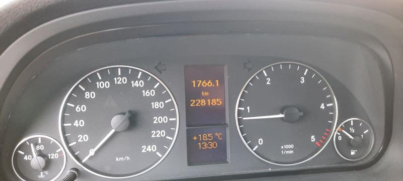 Mercedes-Benz A-Klasse 180 A 180 CDI AVANTGARDE - Autó: 3 kép. Mercedes-Benz A-Klasse 180 A 180 CDI AVANTGARDE - Autó: 3 kép.