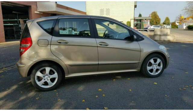 Mercedes-Benz A-Klasse 200 CDI - Autó: 2 kép. Mercedes-Benz A-Klasse 200 CDI - Autó: 2 kép.