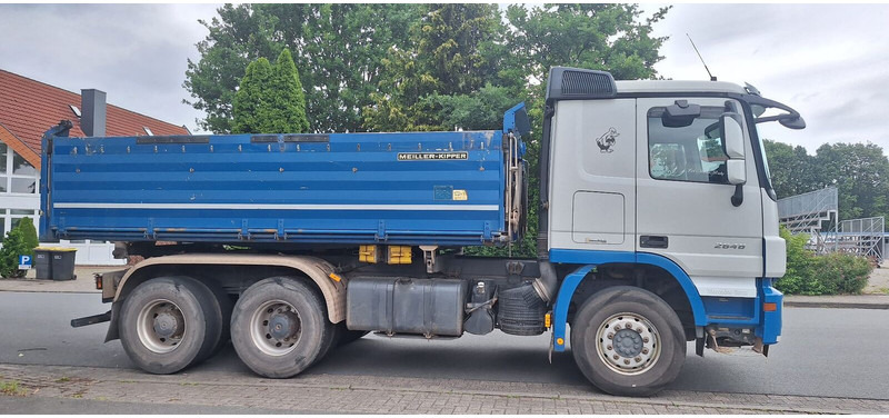 Mercedes-Benz Actros 2646 - Billenőplatós teherautó: 4 kép. Mercedes-Benz Actros 2646 - Billenőplatós teherautó: 4 kép.