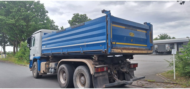 Mercedes-Benz Actros 2646 - Billenőplatós teherautó: 3 kép. Mercedes-Benz Actros 2646 - Billenőplatós teherautó: 3 kép.