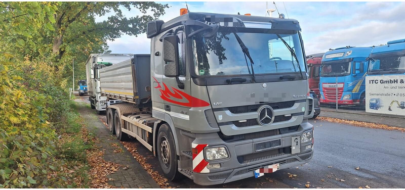 Mercedes-Benz Actros 2651 V8 6x4 - Billenőplatós teherautó: 2 kép. Mercedes-Benz Actros 2651 V8 6x4 - Billenőplatós teherautó: 2 kép.