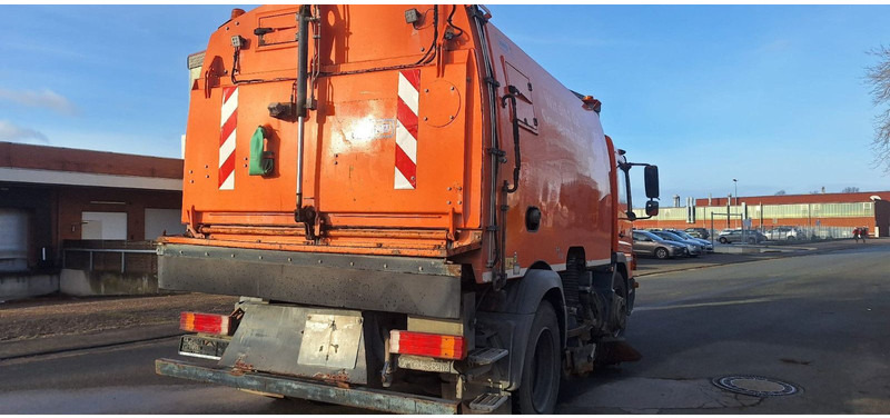 Mercedes-Benz Atego 1524 2 6-Zyl. 4x2 - Utcaseprő gép: 4 kép. Mercedes-Benz Atego 1524 2 6-Zyl. 4x2 - Utcaseprő gép: 4 kép.