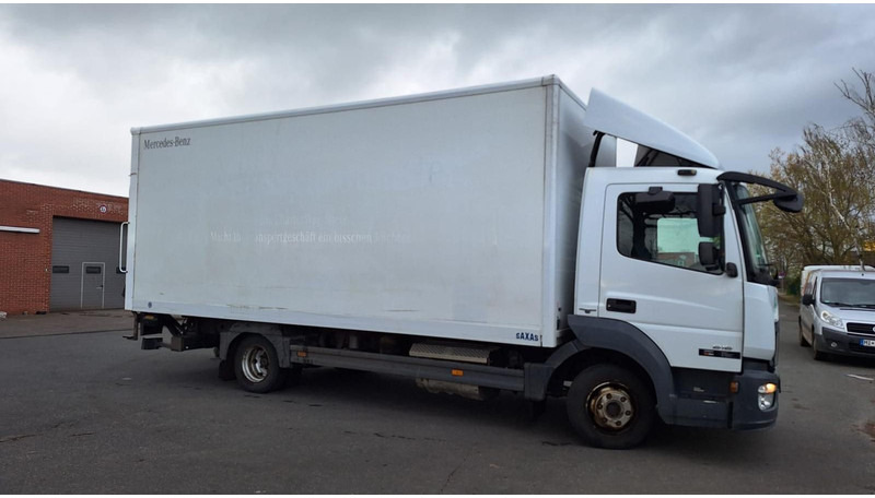 Mercedes-Benz Atego 818 Koffer - Dobozos felépítményű teherautó: 3 kép. Mercedes-Benz Atego 818 Koffer - Dobozos felépítményű teherautó: 3 kép.