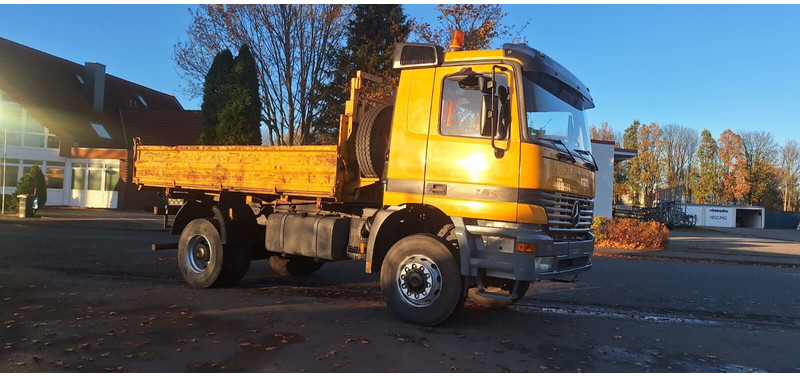 Mercedes-Benz Axor 1840 - Billenőplatós teherautó: 3 kép. Mercedes-Benz Axor 1840 - Billenőplatós teherautó: 3 kép.