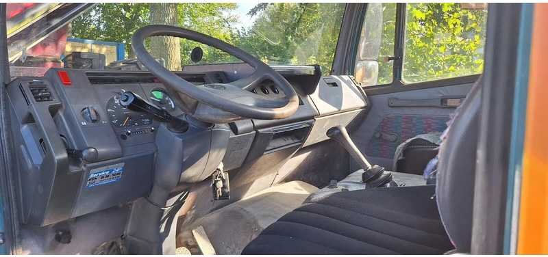 Mercedes-Benz - Billenőplatós teherautó: 5 kép. Mercedes-Benz - Billenőplatós teherautó: 5 kép.