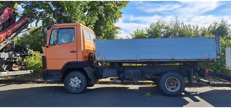 Mercedes-Benz - Billenőplatós teherautó: 1 kép. Mercedes-Benz - Billenőplatós teherautó: 1 kép.