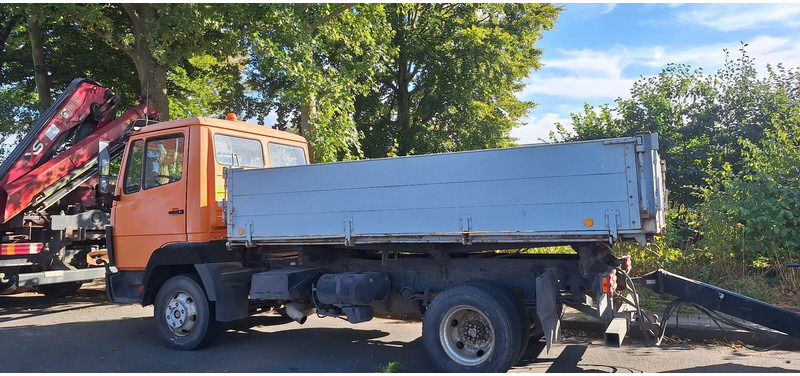 Mercedes-Benz - Billenőplatós teherautó: 4 kép. Mercedes-Benz - Billenőplatós teherautó: 4 kép.