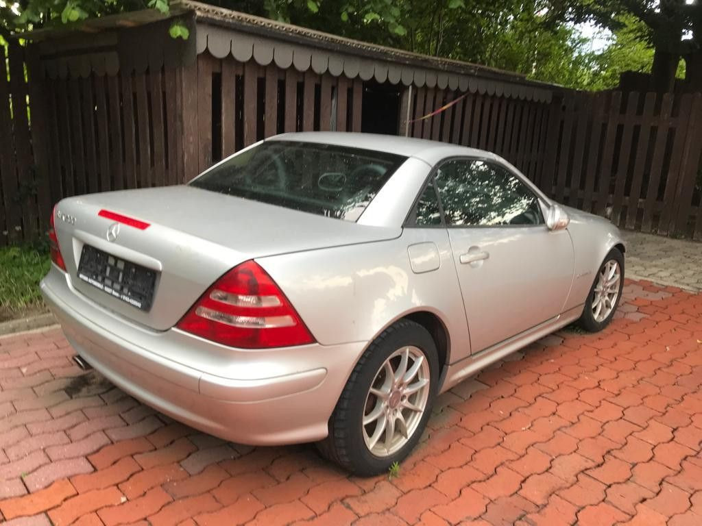 Mercedes-Benz SLK 200 Kompressor - Autó: 1 kép. Mercedes-Benz SLK 200 Kompressor - Autó: 1 kép.