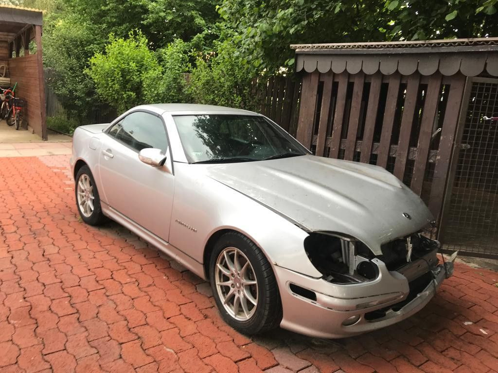 Mercedes-Benz SLK 200 Kompressor - Autó: 4 kép. Mercedes-Benz SLK 200 Kompressor - Autó: 4 kép.
