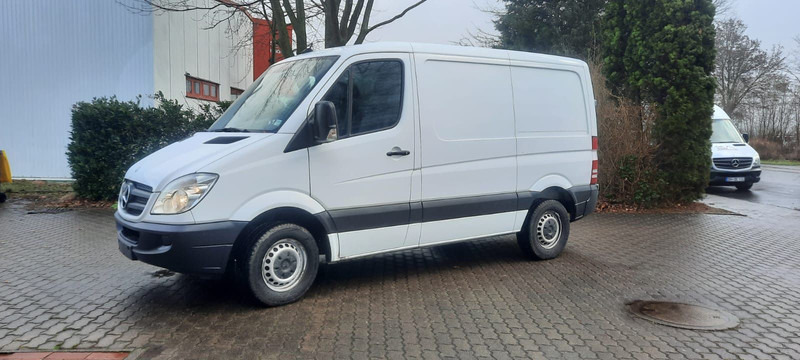 Mercedes-Benz Sprinter 316 Kastenwagen - Kis furgon: 3 kép. Mercedes-Benz Sprinter 316 Kastenwagen - Kis furgon: 3 kép.