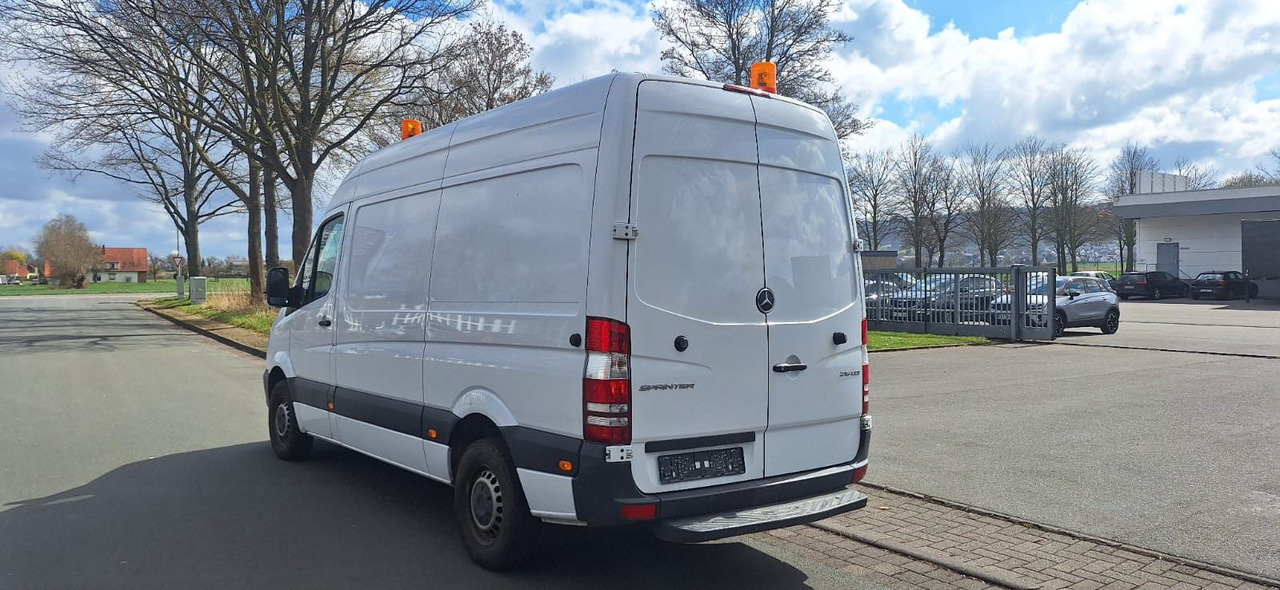 Mercedes-Benz Sprinter II Kasten 216CDI Lang/Hoch - Kis furgon: 4 kép. Mercedes-Benz Sprinter II Kasten 216CDI Lang/Hoch - Kis furgon: 4 kép.