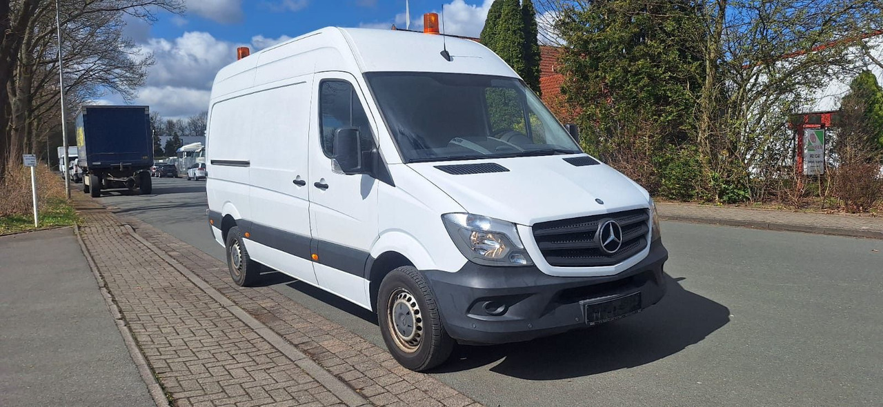 Mercedes-Benz Sprinter II Kasten 216CDI Lang/Hoch - Kis furgon: 1 kép. Mercedes-Benz Sprinter II Kasten 216CDI Lang/Hoch - Kis furgon: 1 kép.