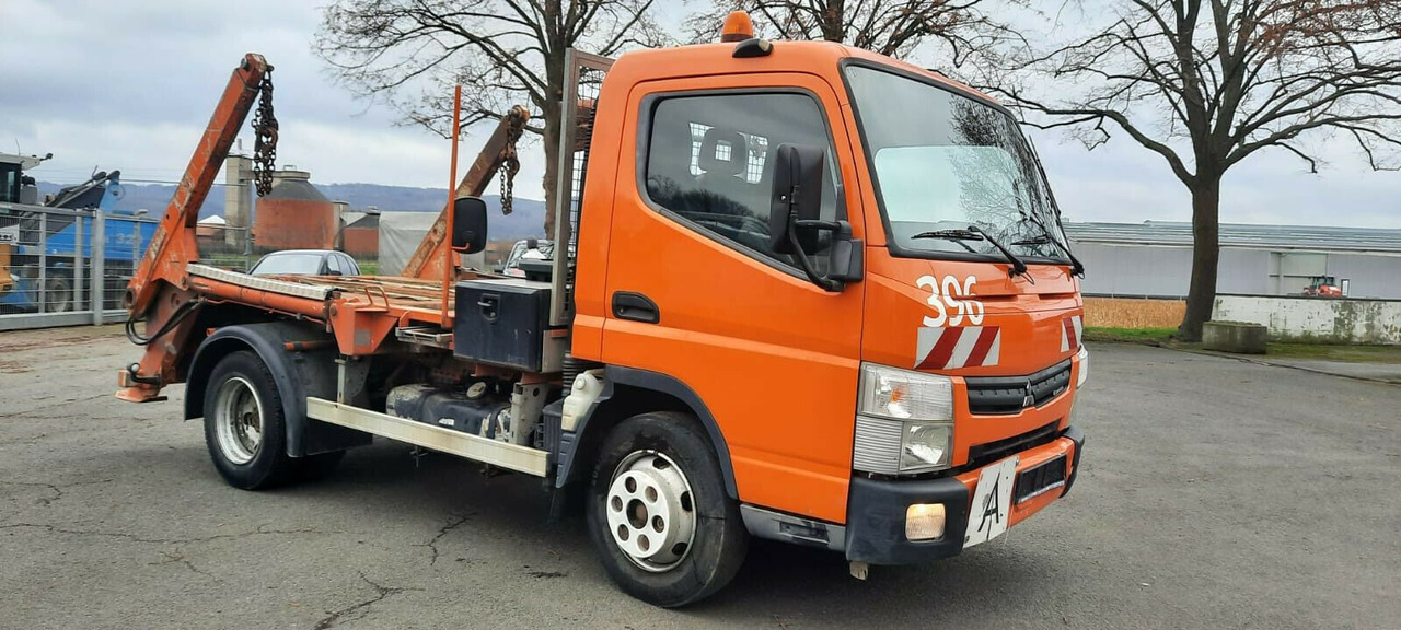 Mitsubishi Canter Absetzer Klima AHK Diff/Sperre - Konténerszállító: 1 kép. Mitsubishi Canter Absetzer Klima AHK Diff/Sperre - Konténerszállító: 1 kép.