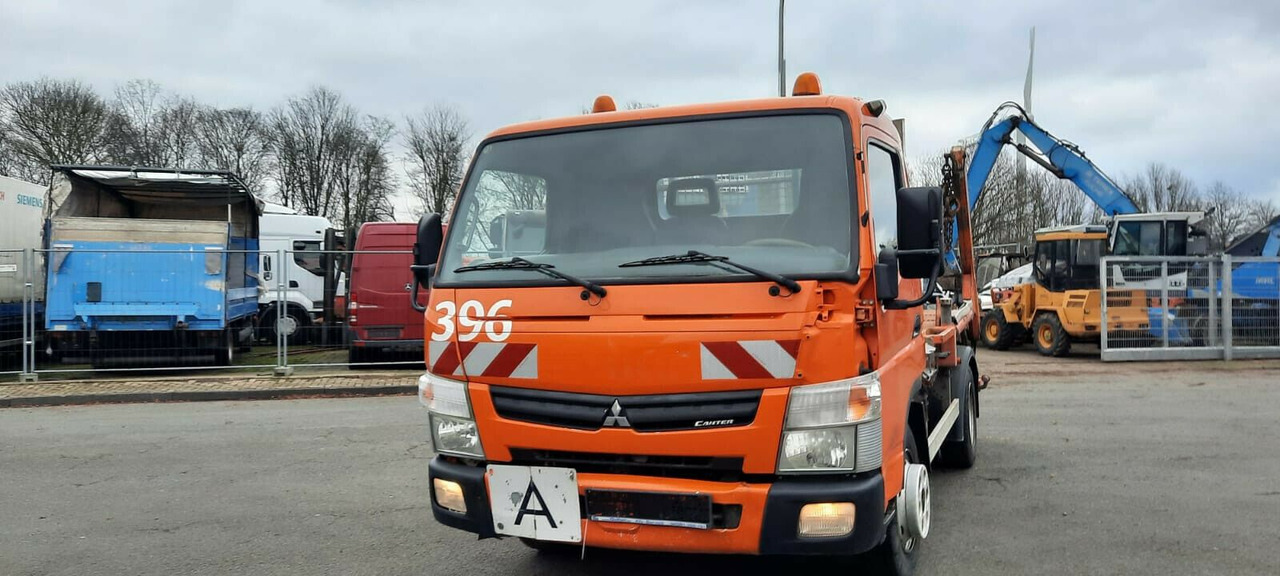 Mitsubishi Canter Absetzer Klima AHK Diff/Sperre - Konténerszállító: 4 kép. Mitsubishi Canter Absetzer Klima AHK Diff/Sperre - Konténerszállító: 4 kép.