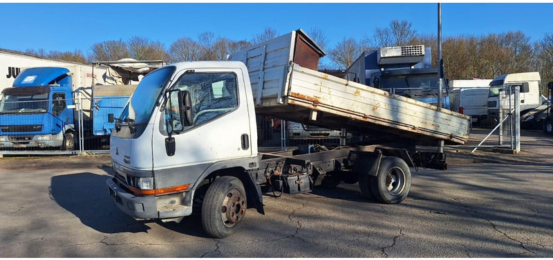 Mitsubishi Canter Kipper - Billenőplatós teherautó: 3 kép. Mitsubishi Canter Kipper - Billenőplatós teherautó: 3 kép.
