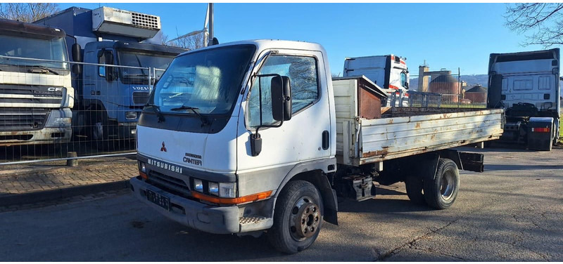 Mitsubishi Canter Kipper - Billenőplatós teherautó: 1 kép. Mitsubishi Canter Kipper - Billenőplatós teherautó: 1 kép.