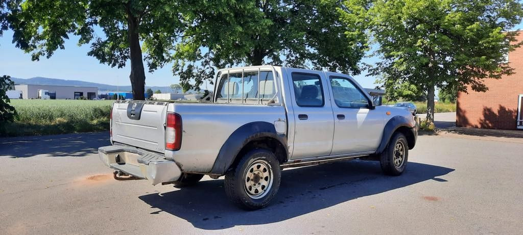 Nissan PickUp Doka - Terepjáró/ SUV: 3 kép. Nissan PickUp Doka - Terepjáró/ SUV: 3 kép.