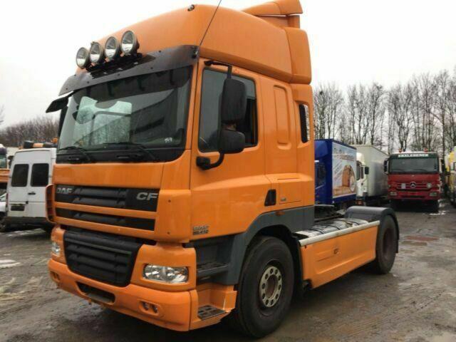 DAF CF85-410 G.Haus 2xBett ZF/Schalter 2-Kreishydr - Nyergesvontató: 4 kép. DAF CF85-410 G.Haus 2xBett ZF/Schalter 2-Kreishydr - Nyergesvontató: 4 kép.