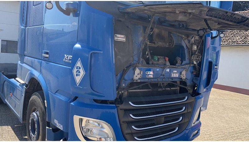 DAF XF 106.440PS SC SZM Top zustand 1-Hand - Nyergesvontató: 4 kép. DAF XF 106.440PS SC SZM Top zustand 1-Hand - Nyergesvontató: 4 kép.