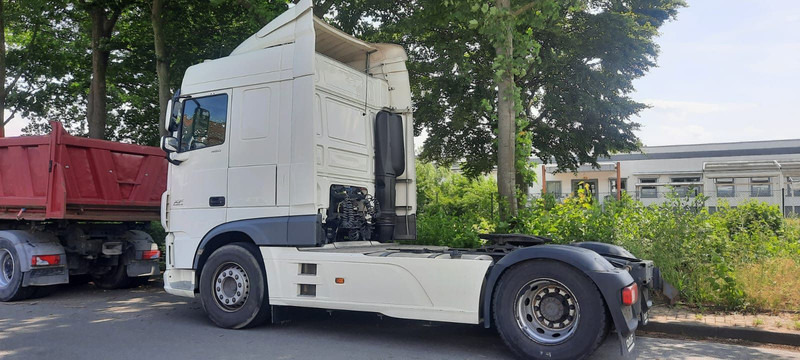 DAF XF106-460PS 1-Hand - Nyergesvontató: 3 kép. DAF XF106-460PS 1-Hand - Nyergesvontató: 3 kép.