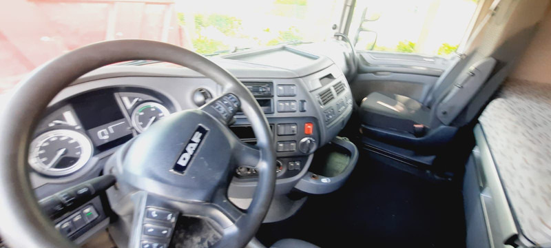 DAF XF106-460PS 1-Hand - Nyergesvontató: 5 kép. DAF XF106-460PS 1-Hand - Nyergesvontató: 5 kép.