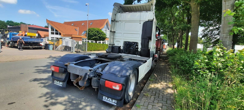 DAF XF106-460PS 1-Hand - Nyergesvontató: 4 kép. DAF XF106-460PS 1-Hand - Nyergesvontató: 4 kép.