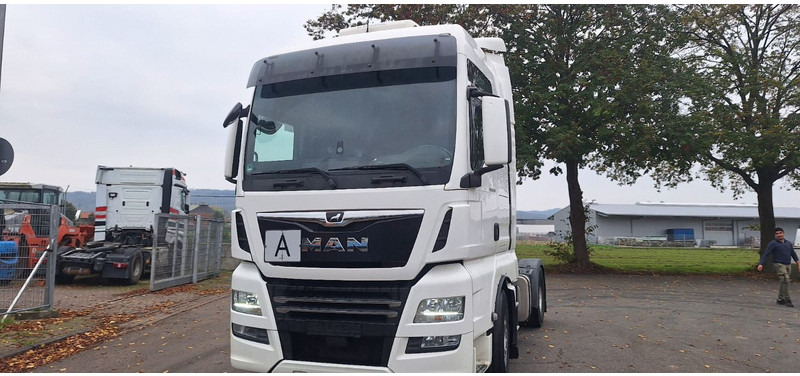 MAN 18.500 TGX SZM XXL - Nyergesvontató: 2 kép. MAN 18.500 TGX SZM XXL - Nyergesvontató: 2 kép.