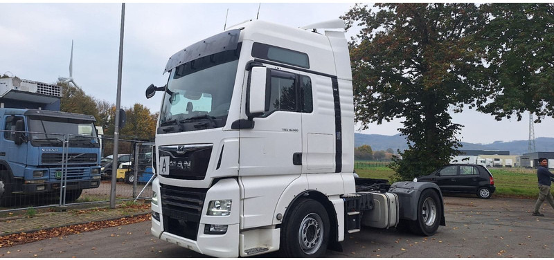 MAN 18.500 TGX SZM XXL - Nyergesvontató: 3 kép. MAN 18.500 TGX SZM XXL - Nyergesvontató: 3 kép.
