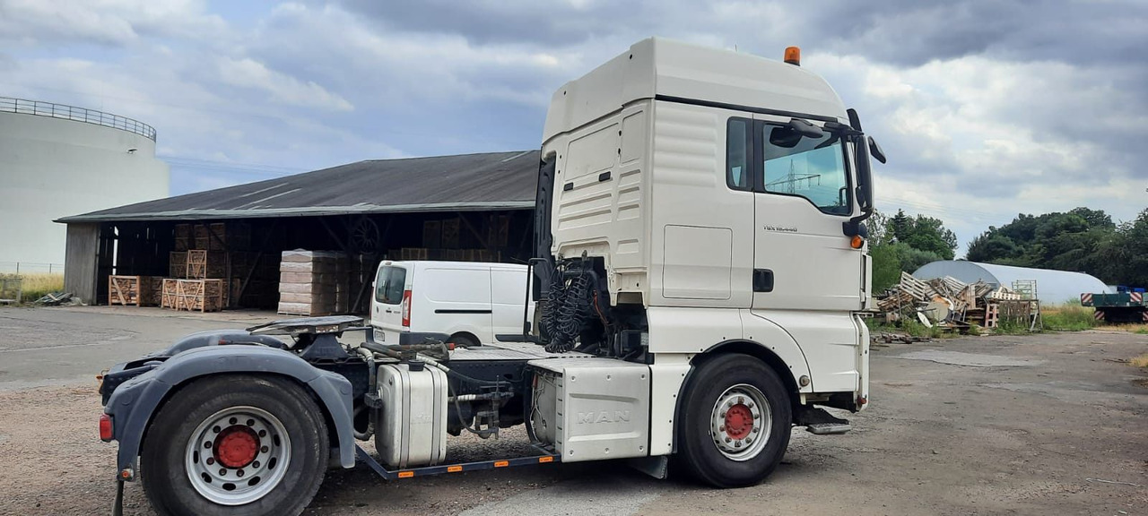 MAN TGX 18.440PS Kipperhyd. 1-Hand - Nyergesvontató: 3 kép. MAN TGX 18.440PS Kipperhyd. 1-Hand - Nyergesvontató: 3 kép.