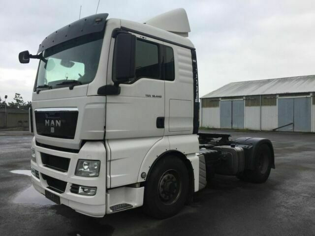 MAN TGX18.440H 4x4 SZM Kipphydraulik - Nyergesvontató: 4 kép. MAN TGX18.440H 4x4 SZM Kipphydraulik - Nyergesvontató: 4 kép.