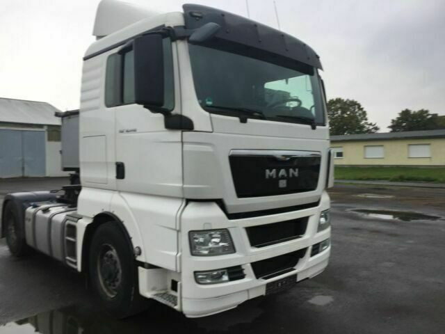 MAN TGX18.440H 4x4 SZM Kipphydraulik - Nyergesvontató: 2 kép. MAN TGX18.440H 4x4 SZM Kipphydraulik - Nyergesvontató: 2 kép.