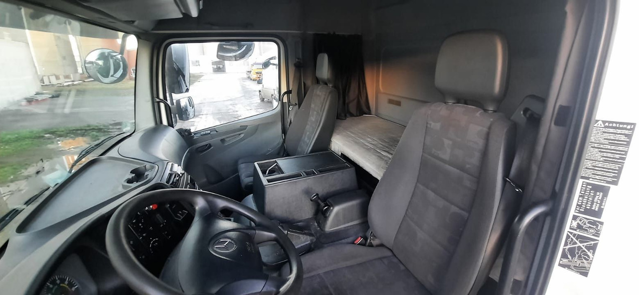 Mercedes-Benz 1824 LS G.Haus/Hochdach Klima - Nyergesvontató: 4 kép. Mercedes-Benz 1824 LS G.Haus/Hochdach Klima - Nyergesvontató: 4 kép.