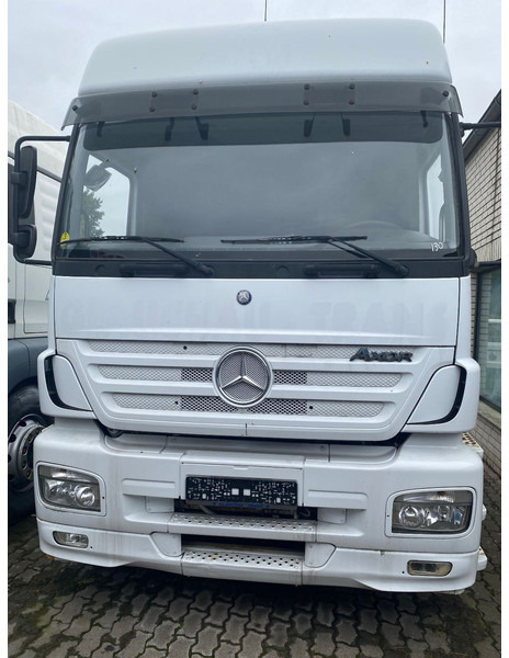 Mercedes-Benz 1833LS G.Haus/Hochdach - Nyergesvontató: 2 kép. Mercedes-Benz 1833LS G.Haus/Hochdach - Nyergesvontató: 2 kép.