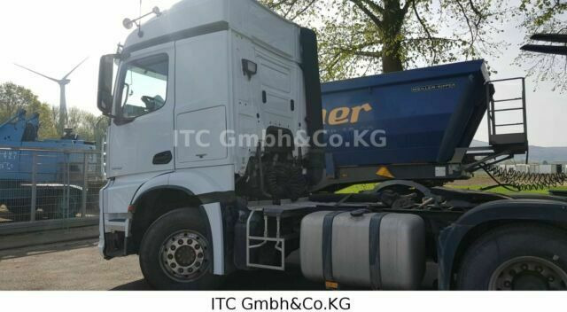 Mercedes-Benz 1840 Actros G.Haus-Hochdach German Truck Vollau - Nyergesvontató: 2 kép. Mercedes-Benz 1840 Actros G.Haus-Hochdach German Truck Vollau - Nyergesvontató: 2 kép.