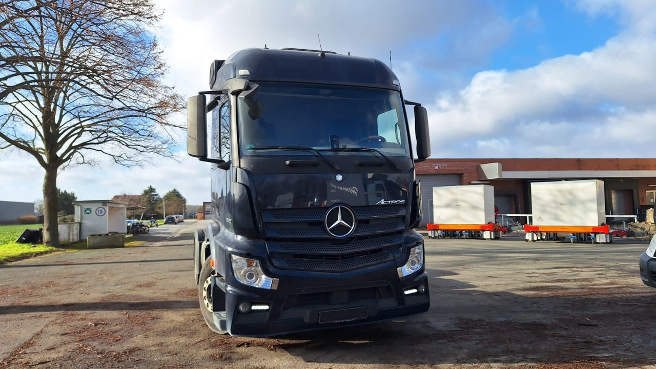 Mercedes-Benz 1840 Actros G.Haus/Hochdach Kipphyd. - Nyergesvontató: 1 kép. Mercedes-Benz 1840 Actros G.Haus/Hochdach Kipphyd. - Nyergesvontató: 1 kép.