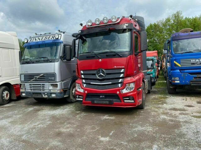 Mercedes-Benz 1842 Actros MP4 Kipperhydraulik - Nyergesvontató: 1 kép. Mercedes-Benz 1842 Actros MP4 Kipperhydraulik - Nyergesvontató: 1 kép.