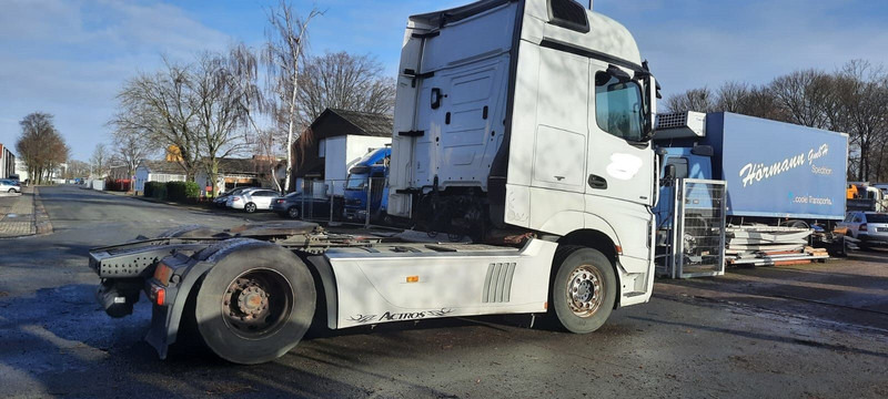 Mercedes-Benz 1845 Actros MP 4 - Nyergesvontató: 4 kép. Mercedes-Benz 1845 Actros MP 4 - Nyergesvontató: 4 kép.