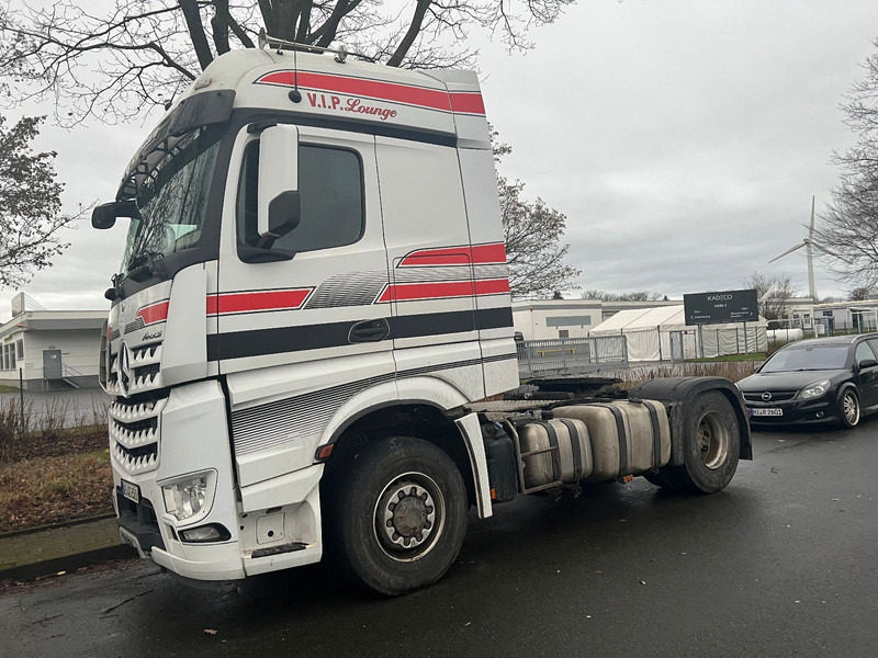 Mercedes-Benz 1845 Arocs 4x4 HD 1-Hand - Nyergesvontató: 5 kép. Mercedes-Benz 1845 Arocs 4x4 HD 1-Hand - Nyergesvontató: 5 kép.