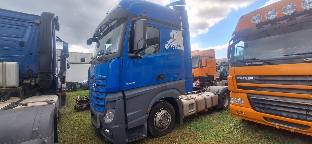 Mercedes-Benz 1845 SZM Actros - Nyergesvontató: 3 kép. Mercedes-Benz 1845 SZM Actros - Nyergesvontató: 3 kép.