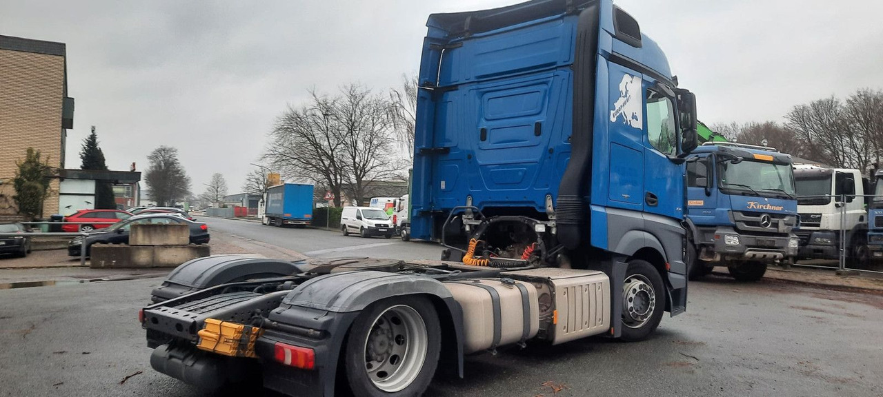 Mercedes-Benz 1845 SZM Actros - Nyergesvontató: 5 kép. Mercedes-Benz 1845 SZM Actros - Nyergesvontató: 5 kép.