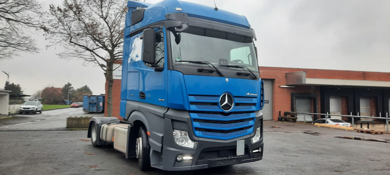 Mercedes-Benz 1845 SZM Actros - Nyergesvontató: 1 kép. Mercedes-Benz 1845 SZM Actros - Nyergesvontató: 1 kép.