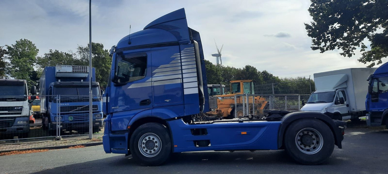 Mercedes-Benz 1845LS Actros 4x2 SZM Voll. StreamSpace - Nyergesvontató: 4 kép. Mercedes-Benz 1845LS Actros 4x2 SZM Voll. StreamSpace - Nyergesvontató: 4 kép.