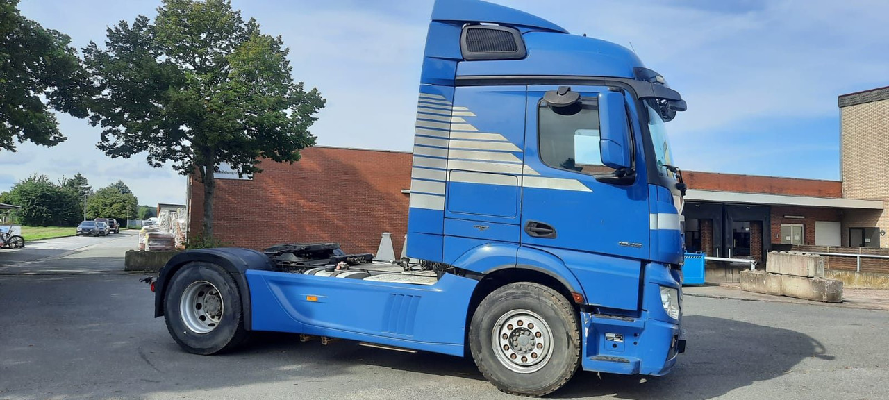 Mercedes-Benz 1845LS Actros 4x2 SZM Voll. StreamSpace - Nyergesvontató: 3 kép. Mercedes-Benz 1845LS Actros 4x2 SZM Voll. StreamSpace - Nyergesvontató: 3 kép.