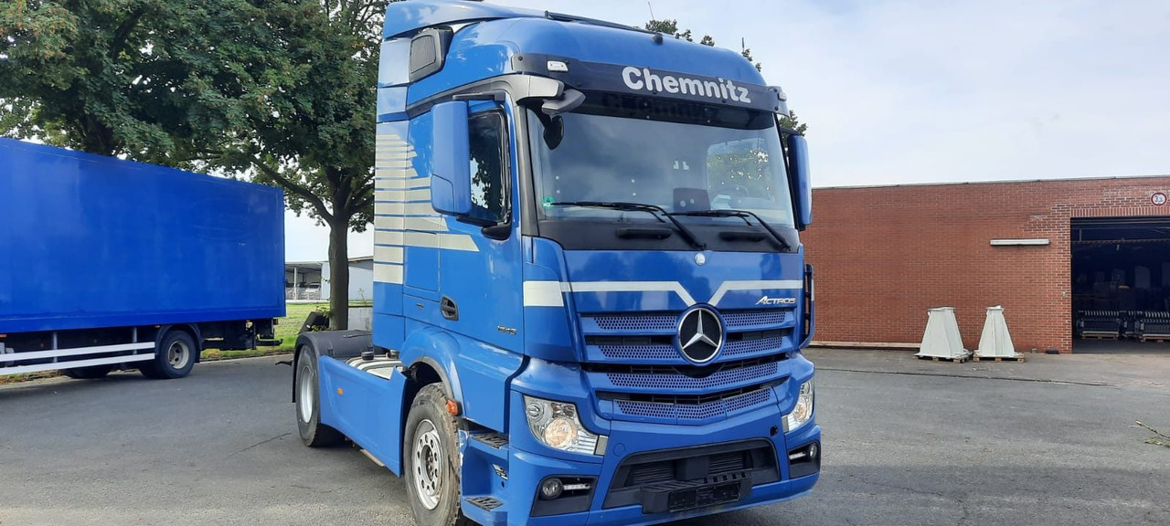 Mercedes-Benz 1845LS Actros 4x2 SZM Voll. StreamSpace - Nyergesvontató: 2 kép. Mercedes-Benz 1845LS Actros 4x2 SZM Voll. StreamSpace - Nyergesvontató: 2 kép.